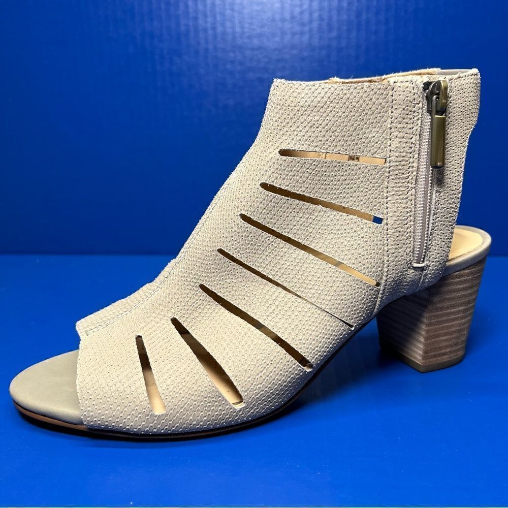 Clarks Artisan Deloria Ivy Stacked‎ Block Heel Sandal Sand Beige Women 9.5